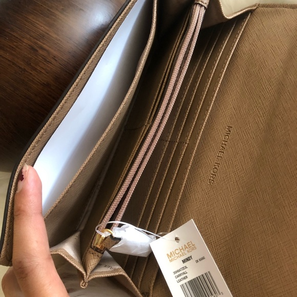 Mk full size wallet 😍 - Picture 5 of 5